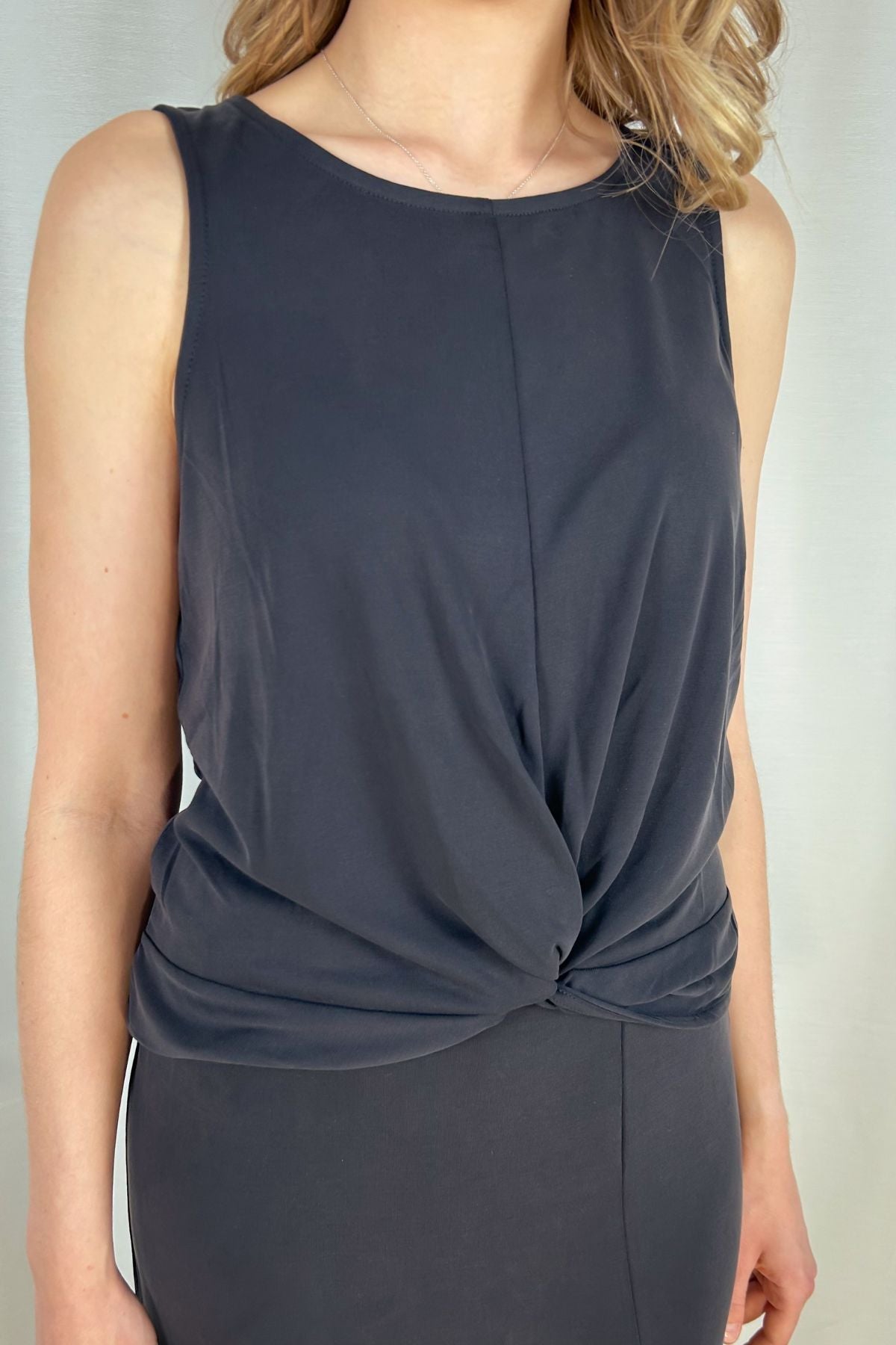 Top Anora mit Knoten - offblack