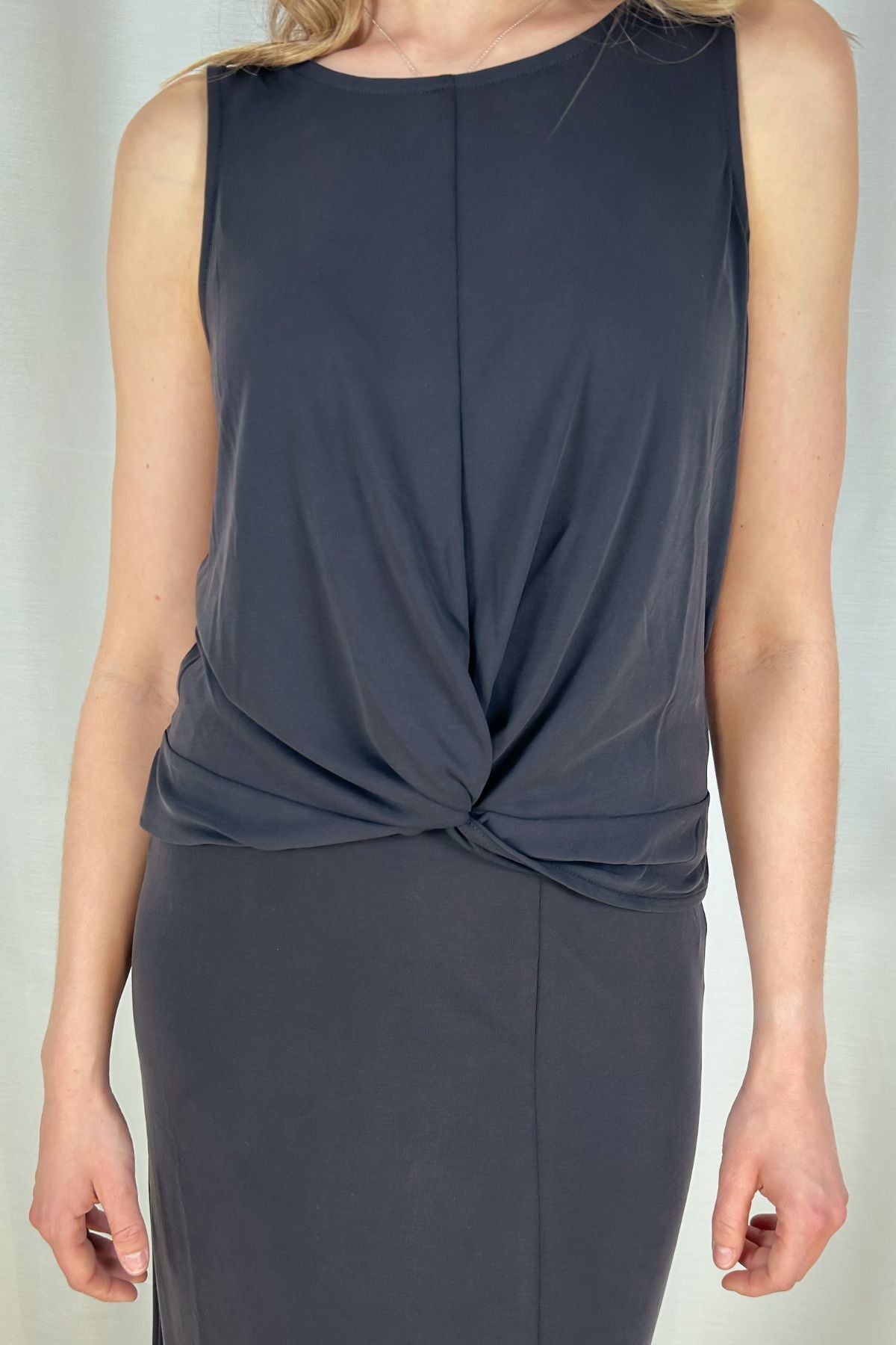 Top Anora mit Knoten - offblack