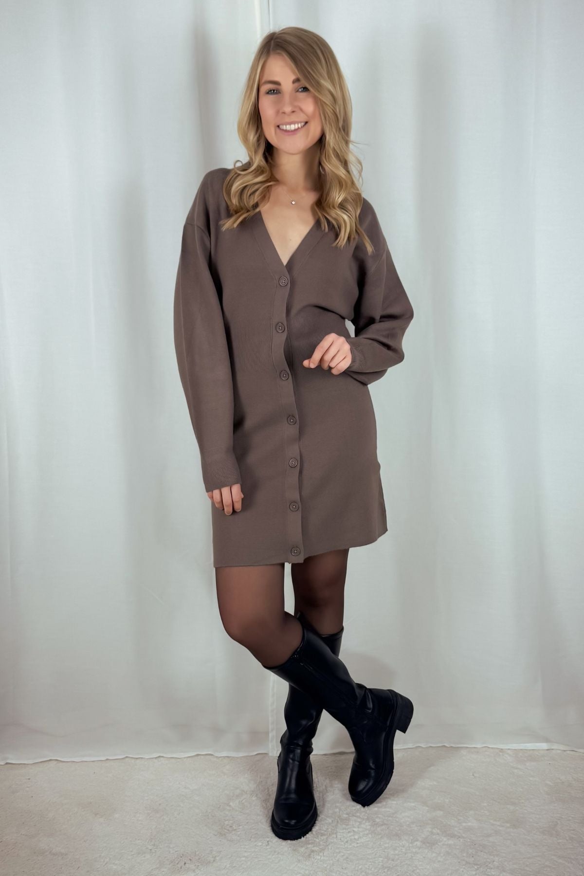 Strickkleid mit Knopfleiste - taupe