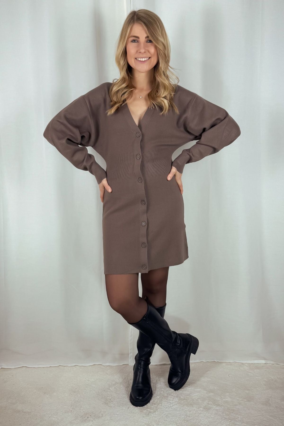 Strickkleid mit Knopfleiste - taupe