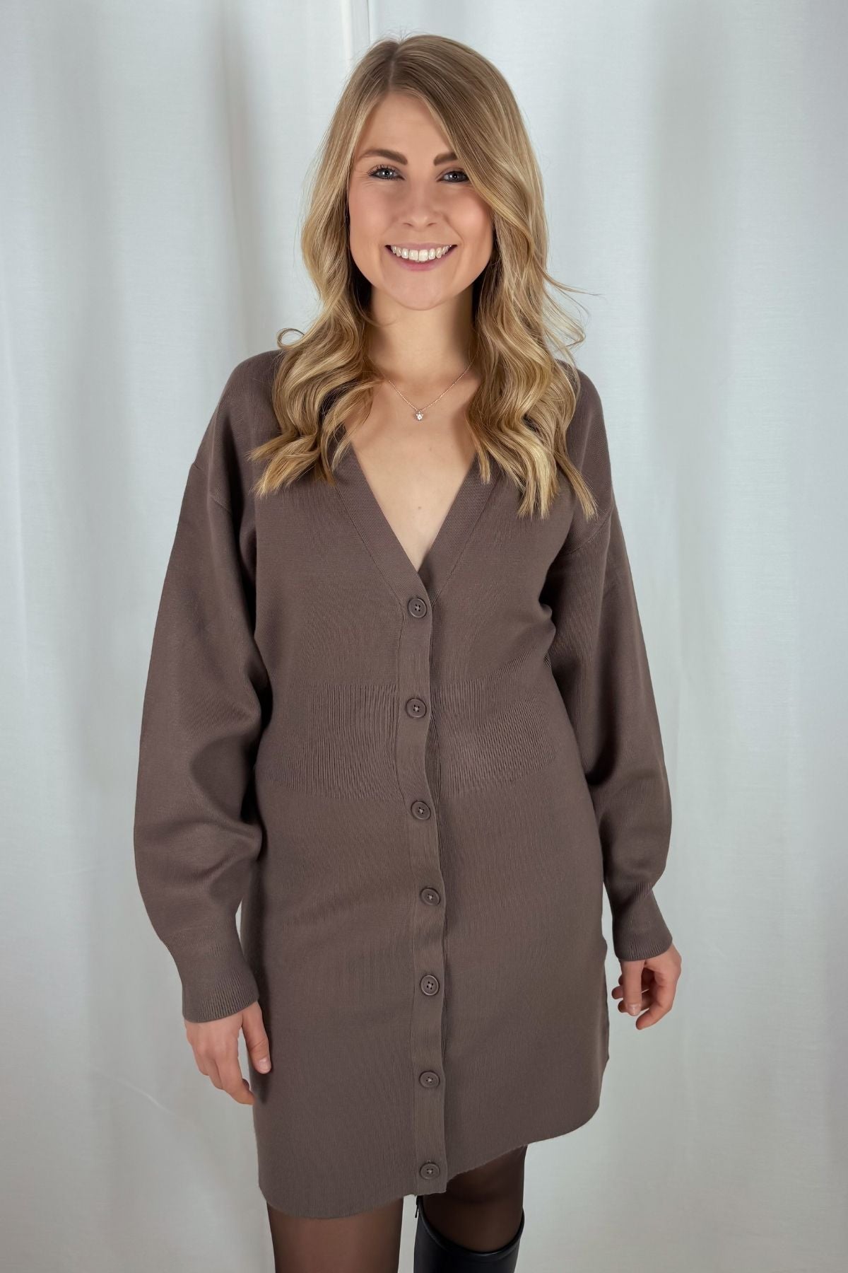 Strickkleid mit Knopfleiste - taupe