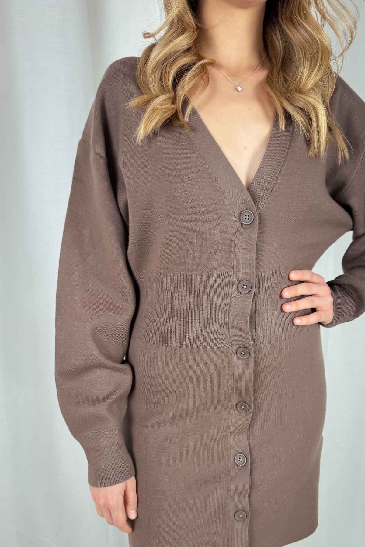 Strickkleid mit Knopfleiste - taupe
