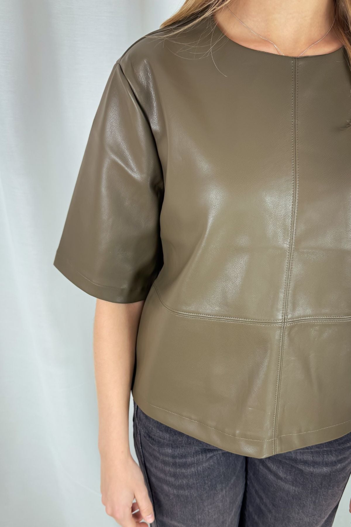 Boxy T-Shirt in Leder - khaki