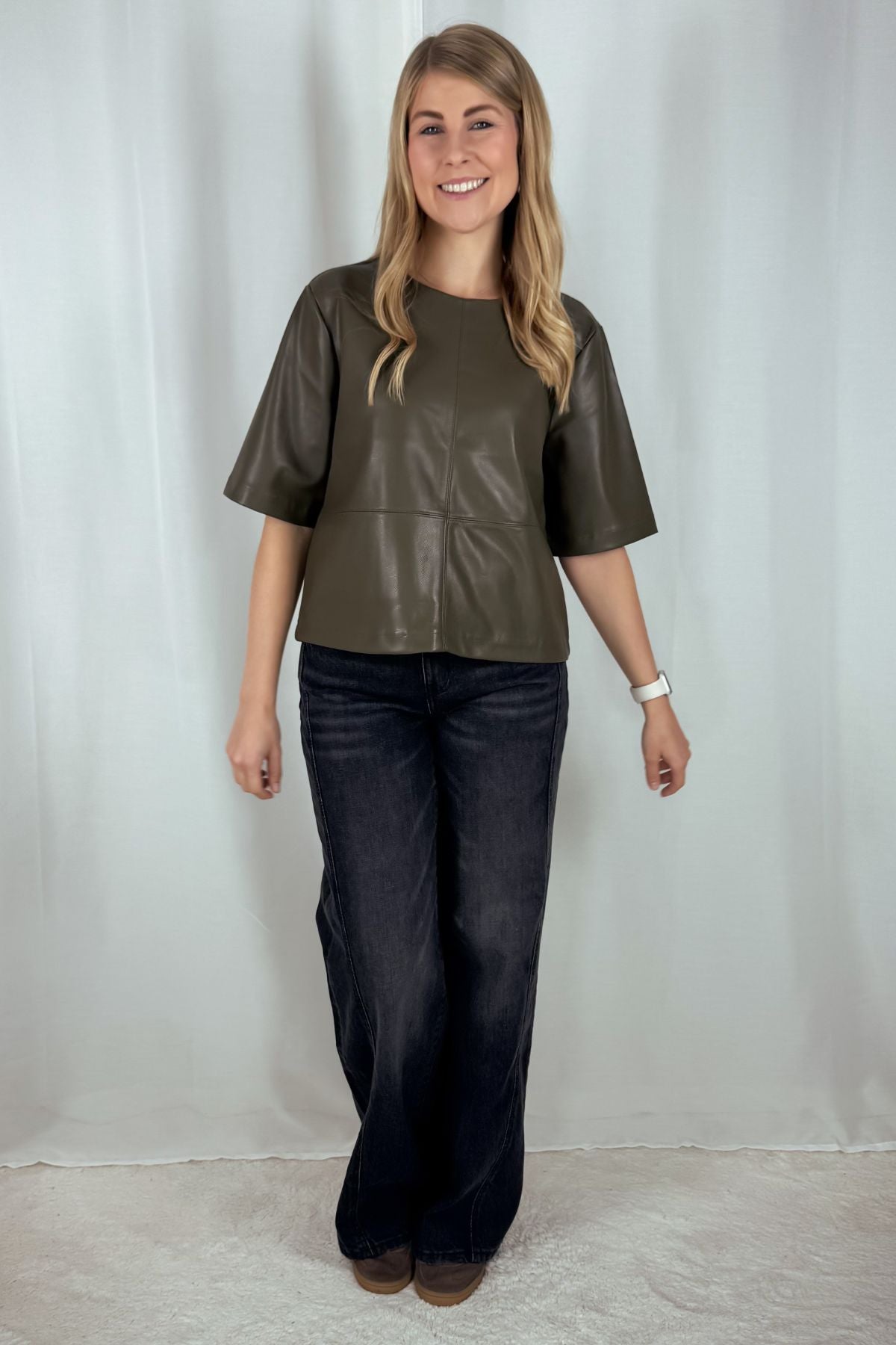 Boxy T-Shirt in Leder - khaki