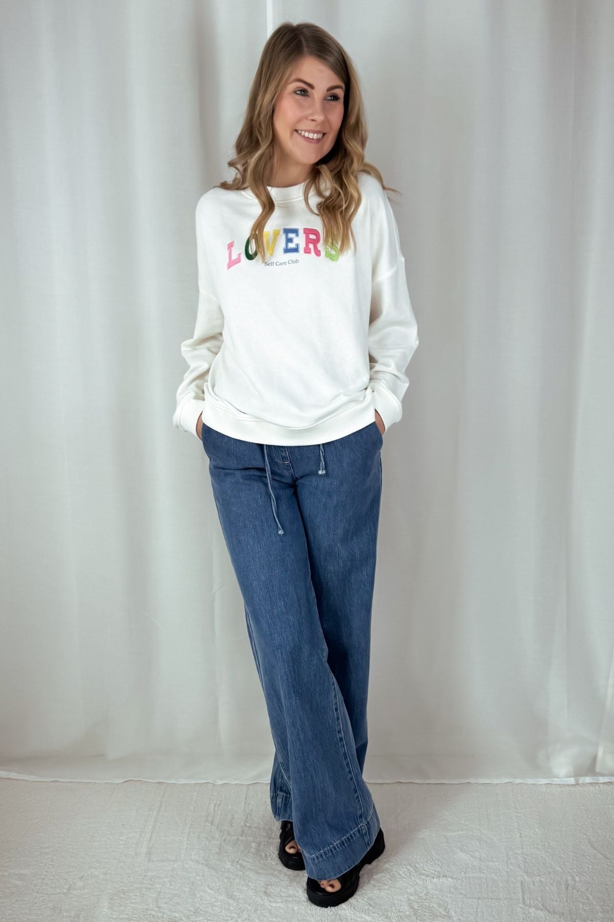 Sweater Tove - weiß mit Strickerei