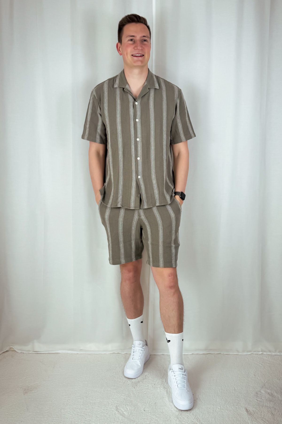 Shorts Regsal - grün mit Streifen