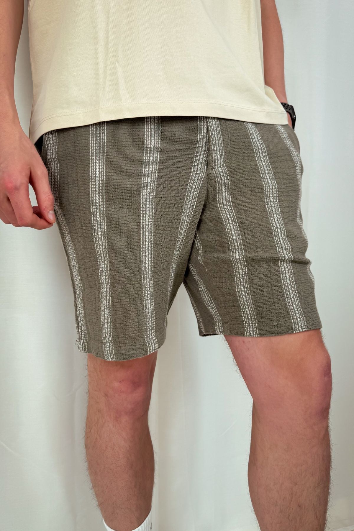 Shorts Regsal - grün mit Streifen