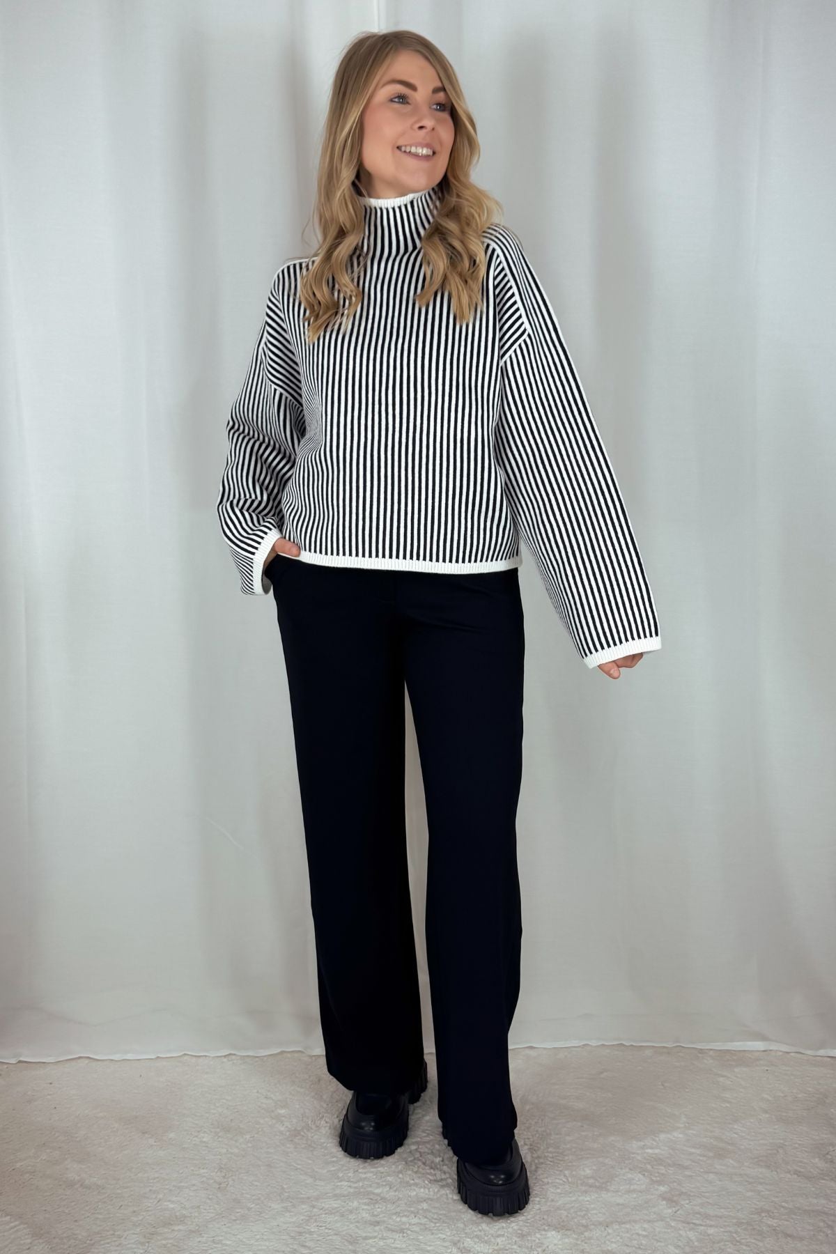 Strickpullover Nohea - schwarz gestreift