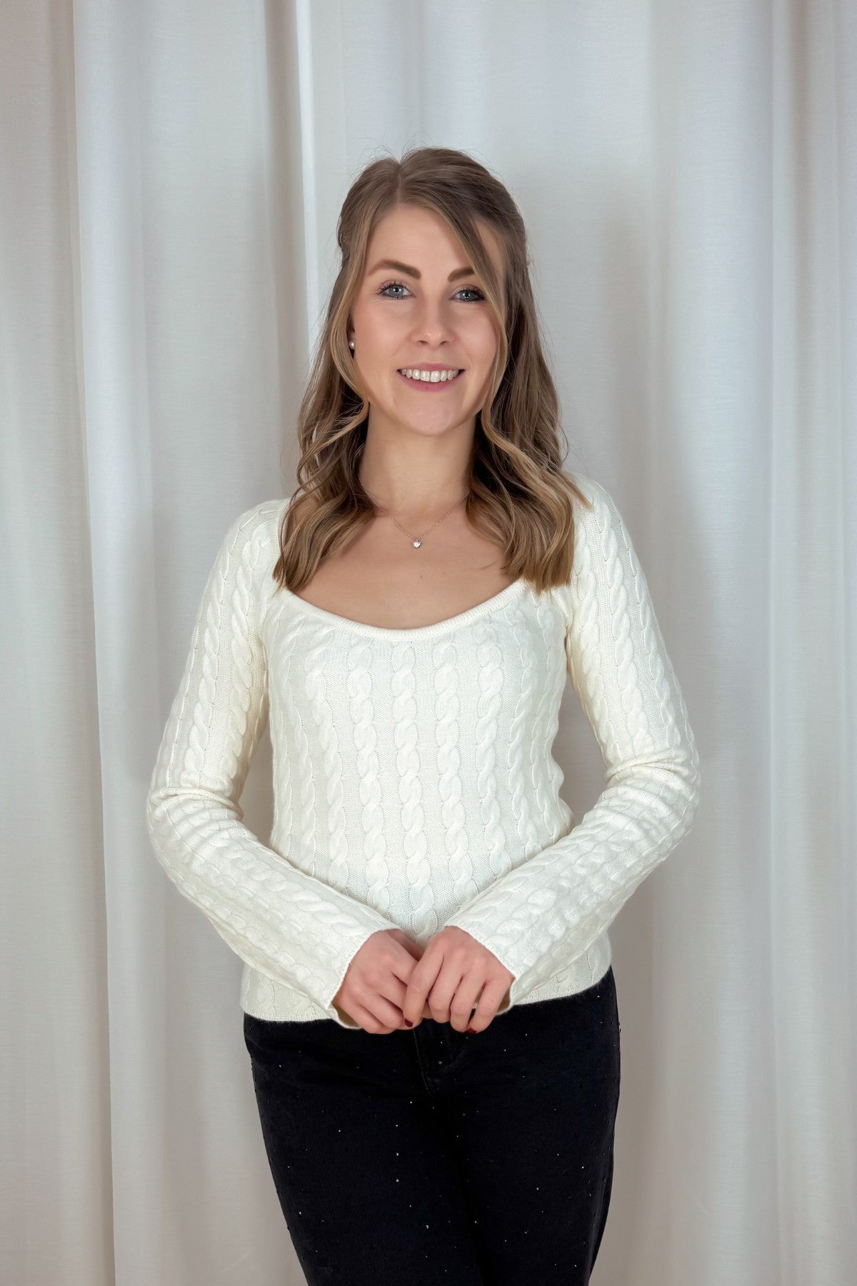 Longsleeve aus Strick mit Zopfmuster - weiß