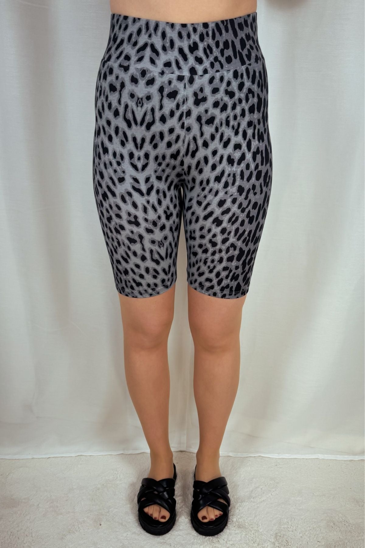 Romy Biker Shorts - leo grau