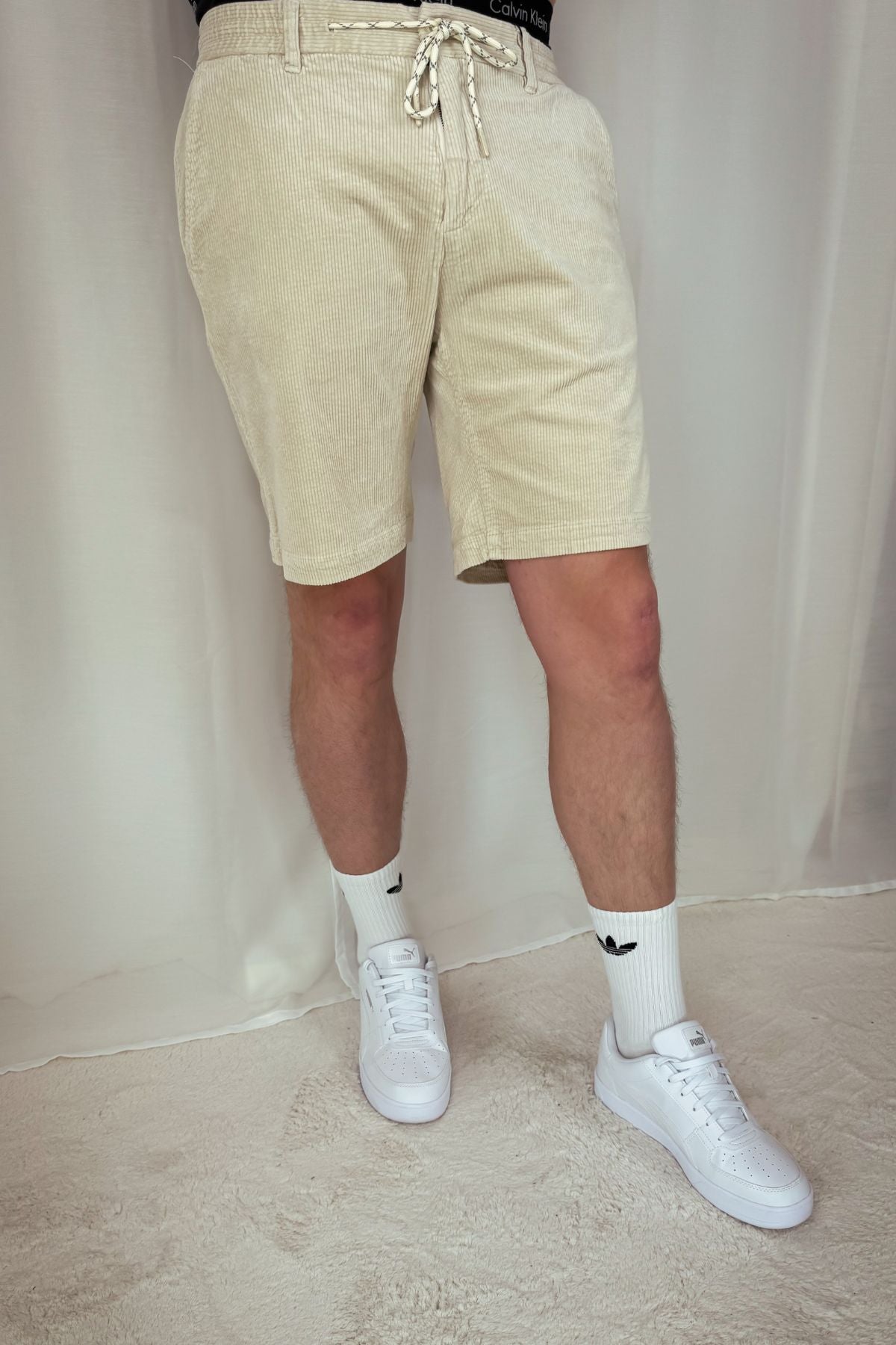 Cordshort Logan - grün/beige