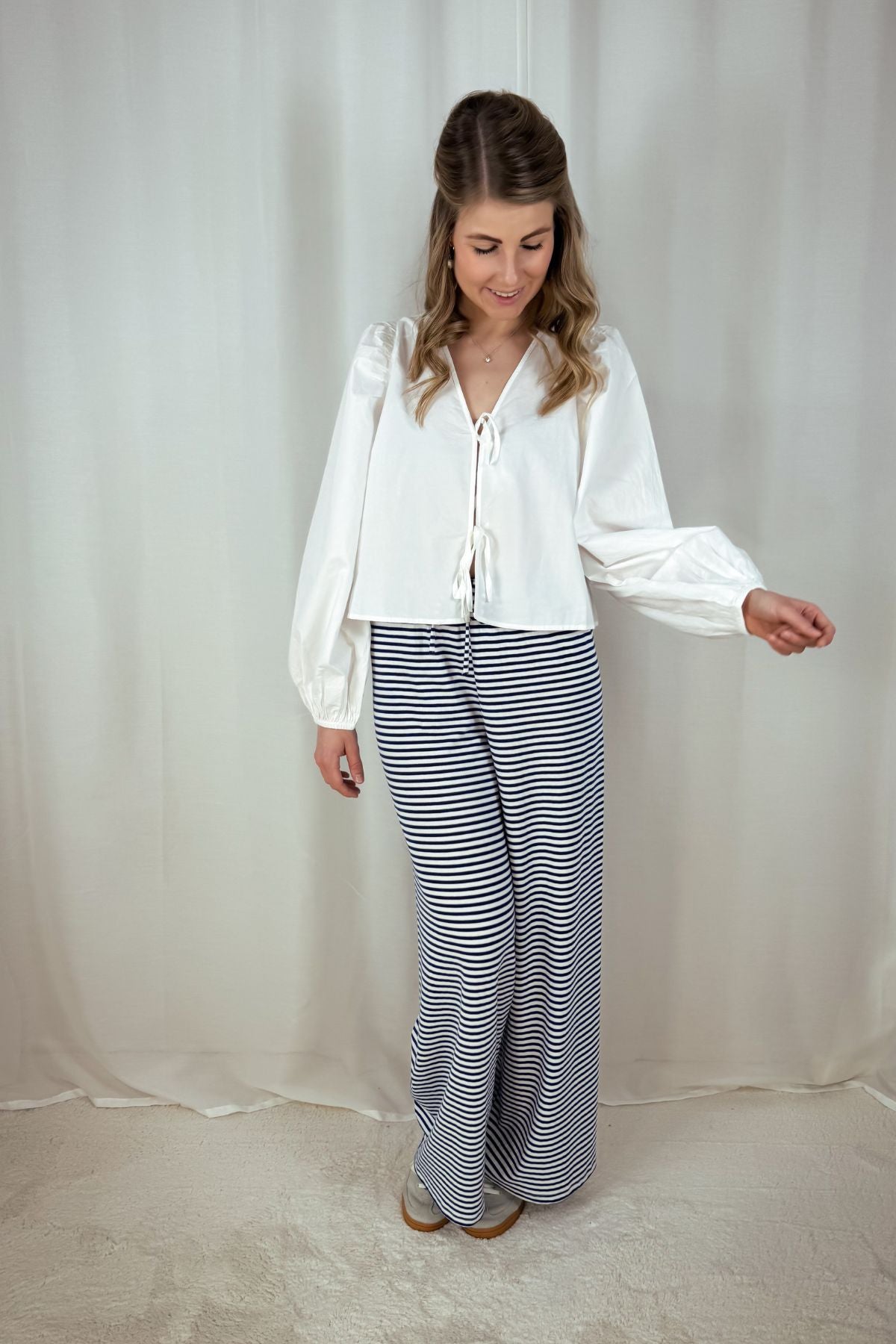 Bluse mit Schleifen - weiß & blau