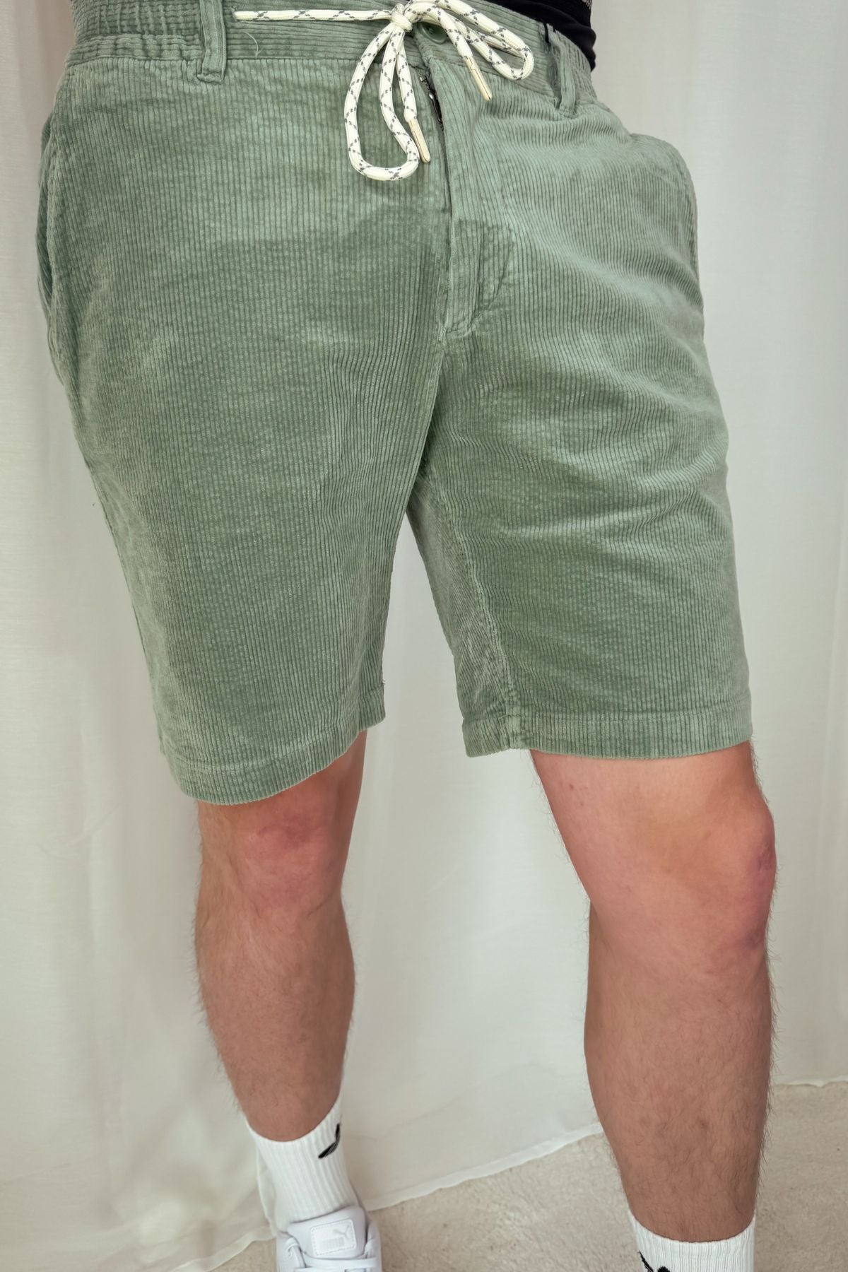 Cordshort Logan - grün/beige