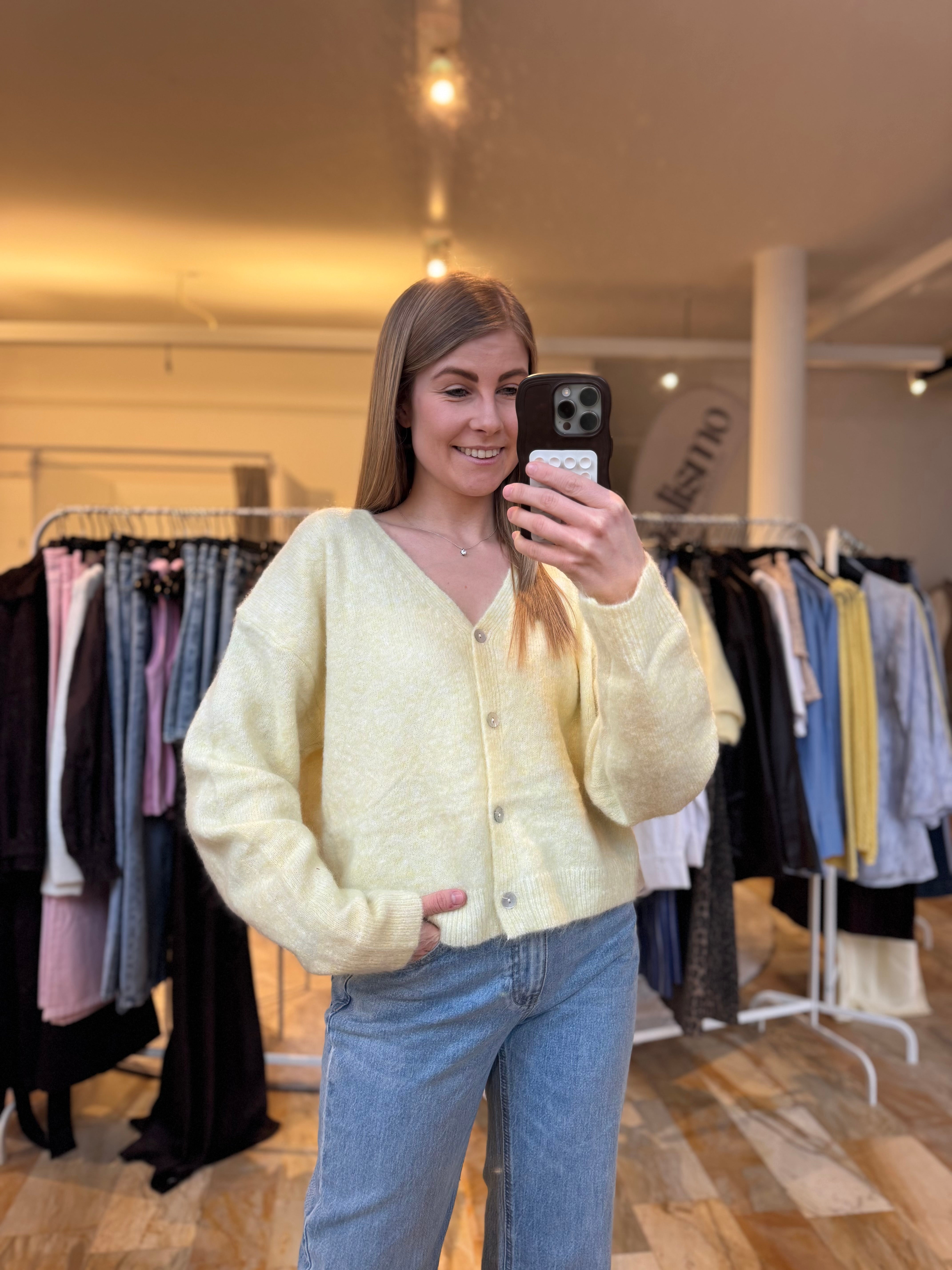 Strickcardigan Yvie - V-Ausschnitt - gelb