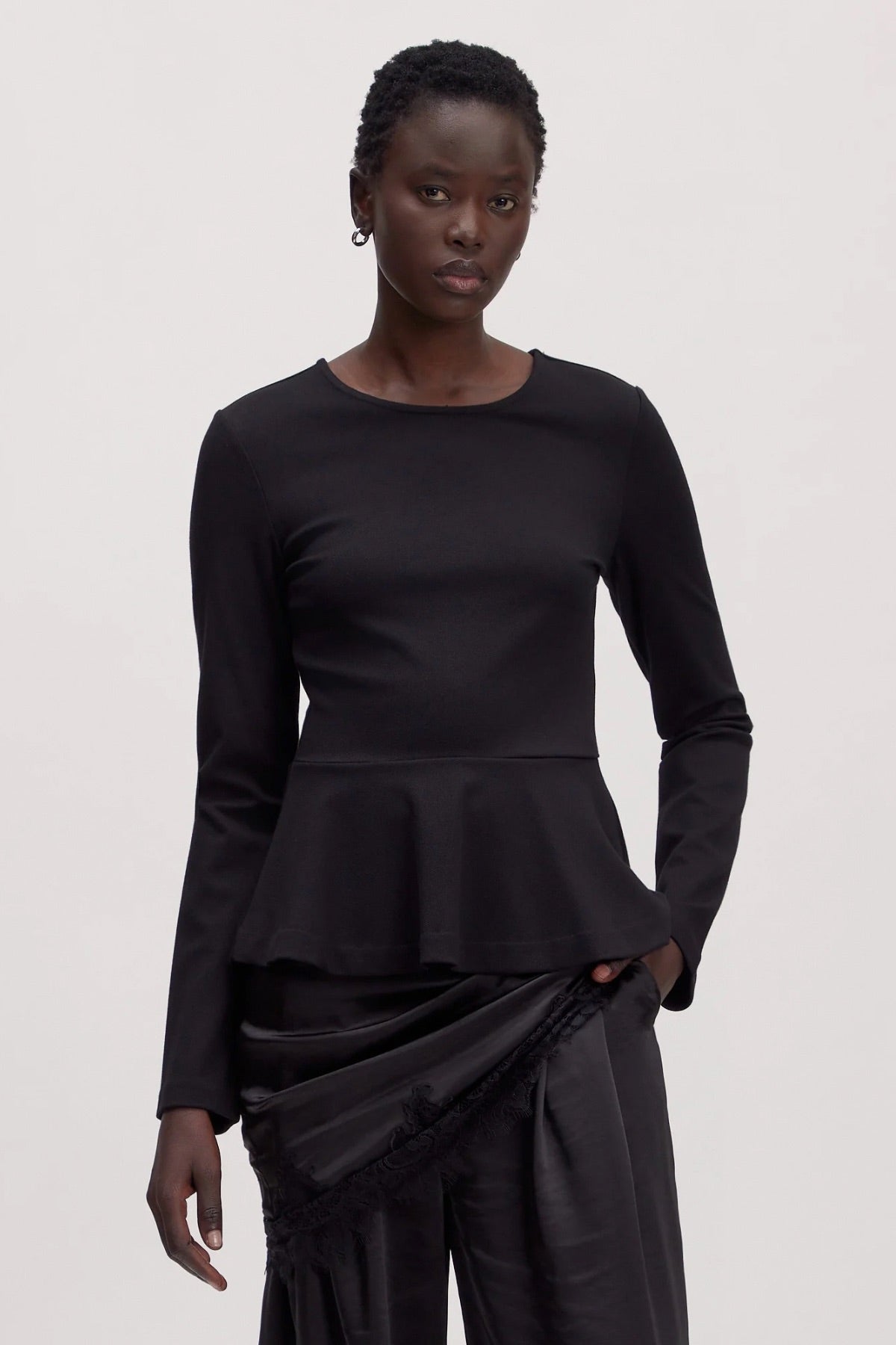 Shirt mit Schößchen - schwarz