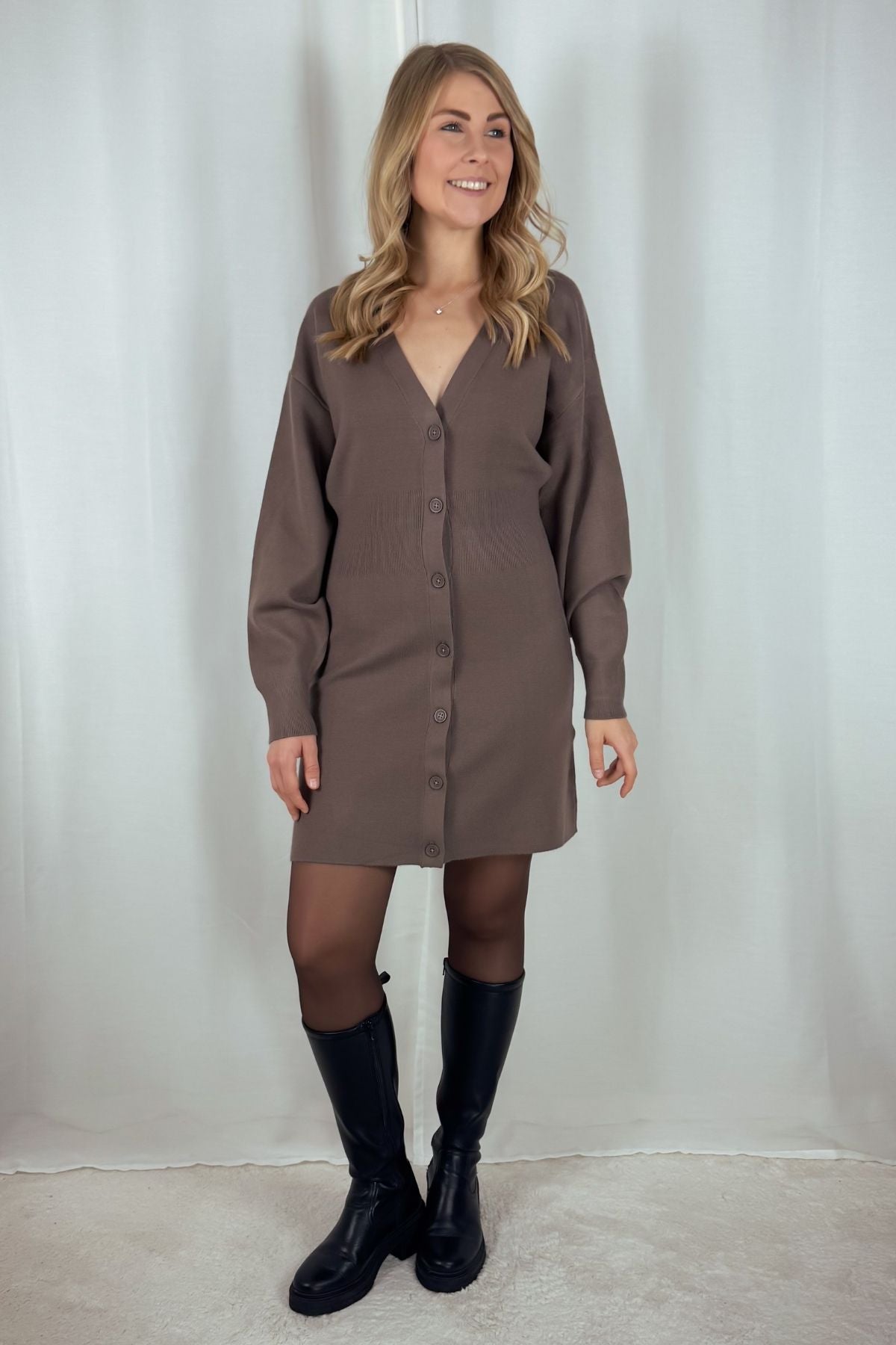 Strickkleid mit Knopfleiste - taupe