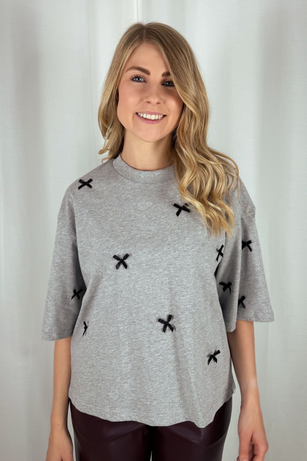 T-Shirt Iolana mit Schleifen - grau