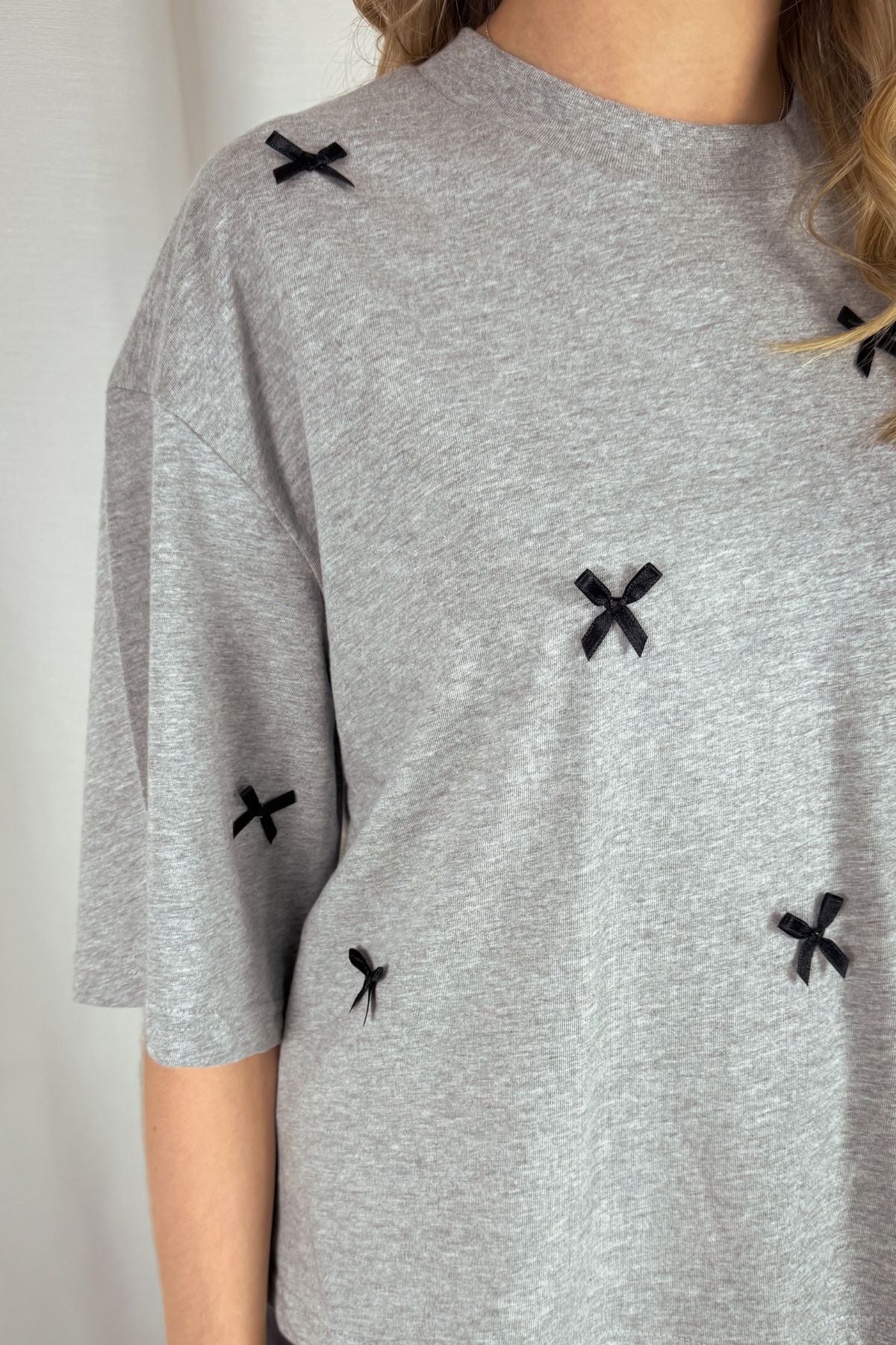 T-Shirt Iolana mit Schleifen - grau