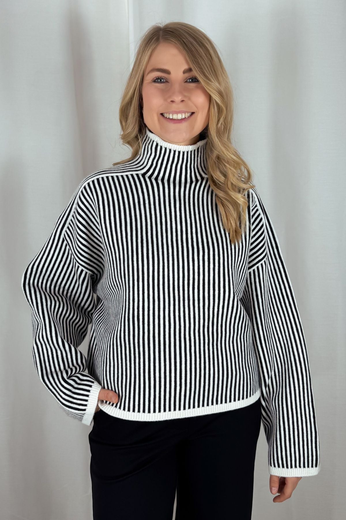 Strickpullover Nohea - schwarz gestreift