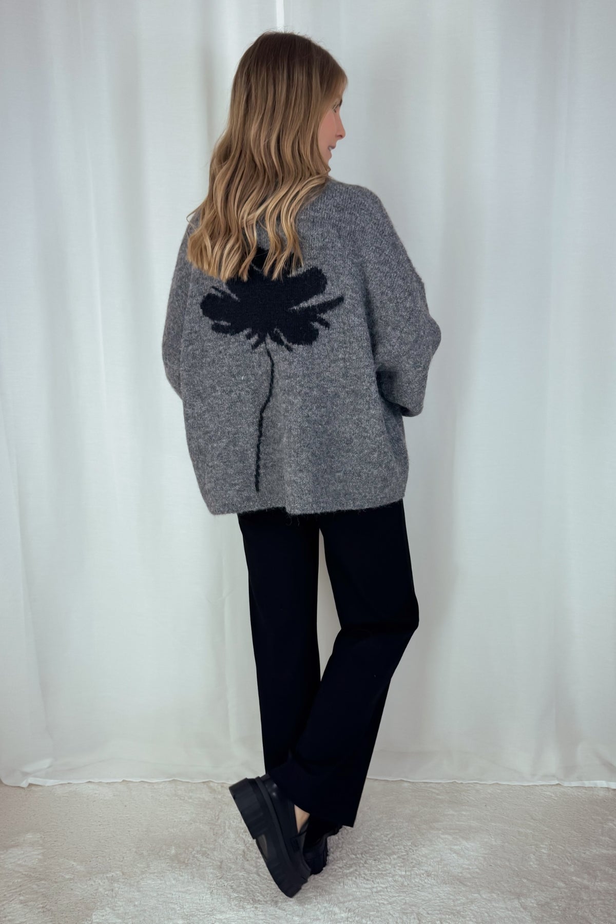 Oversize Sweater Ulva Flower - grau
