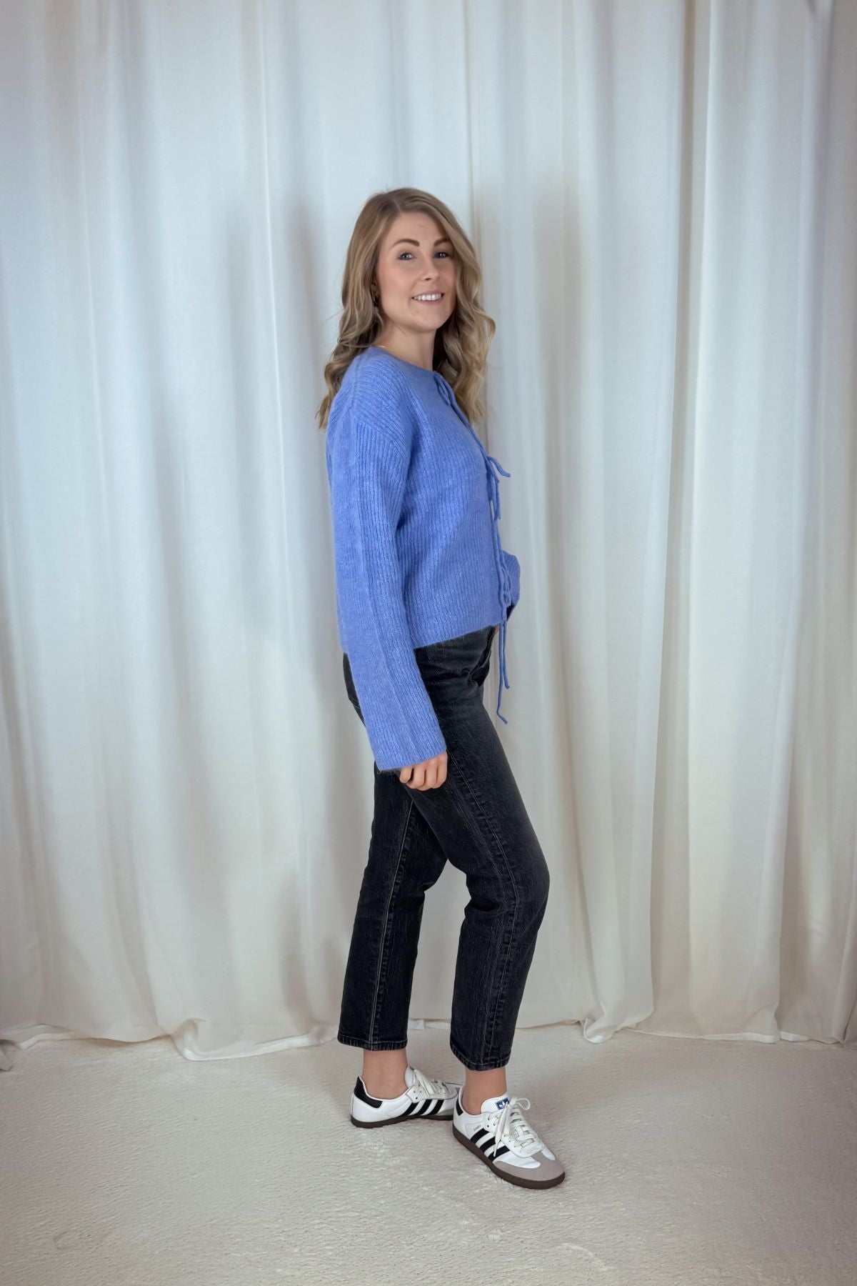 Strickcardigan mit Schleifen - Blau