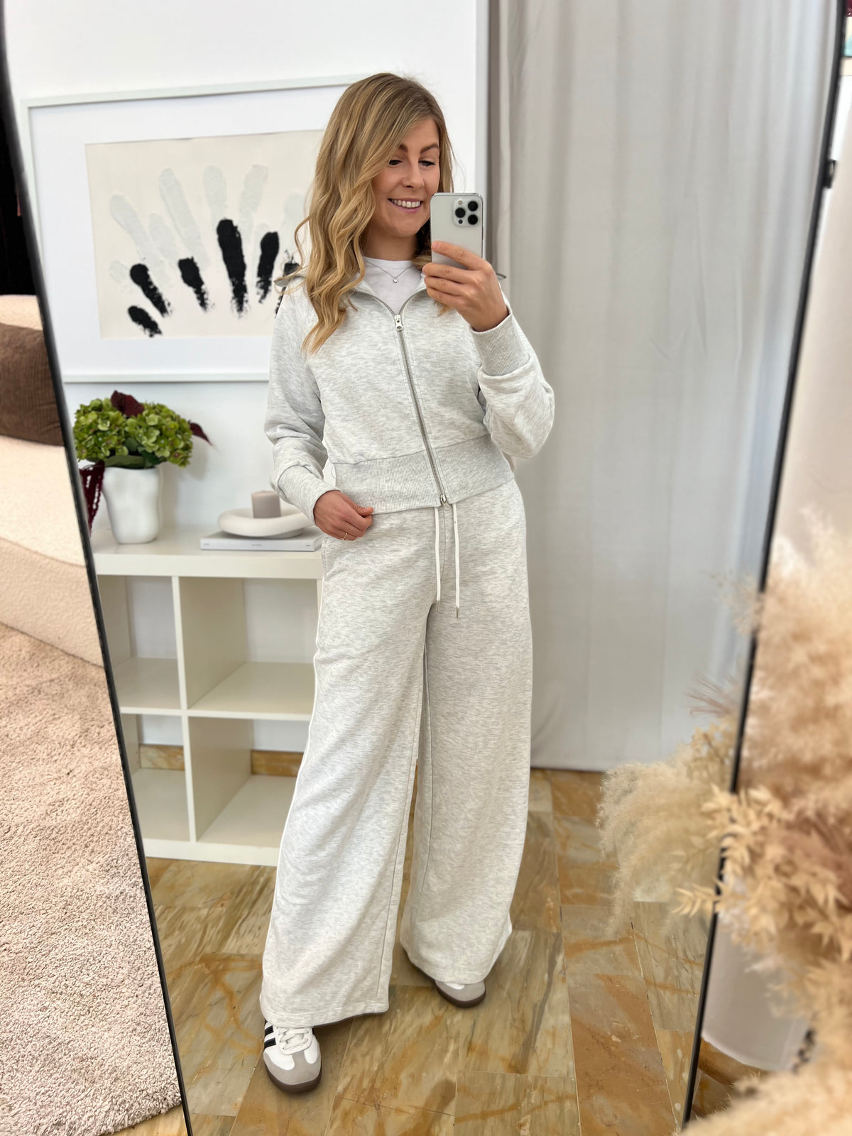 Sweatpants Mid Waist - grau mit weißem Streifen